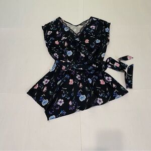 ⭐️ XOXO Black Floral Top